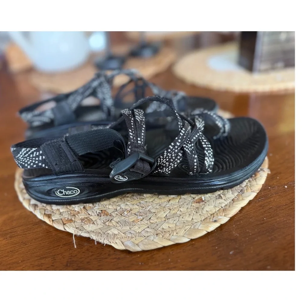 Chaco Womens Z volv X/2 Black White Strappy Athletic Toe Loop Sandals Size 8
